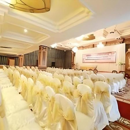 Gajahmada Graha Hotel Malang Exterior photo