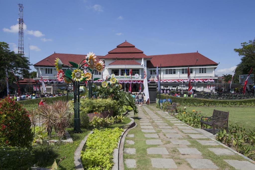 Gajahmada Graha Hotel Malang Exterior photo