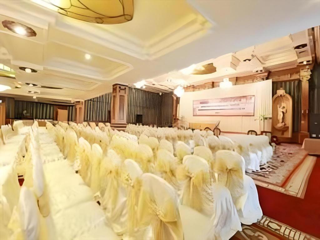 Gajahmada Graha Hotel Malang Exterior photo