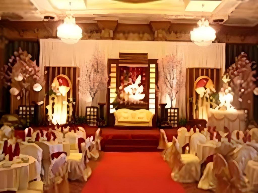 Gajahmada Graha Hotel Malang Exterior photo