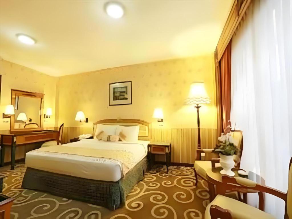 Gajahmada Graha Hotel Malang Exterior photo